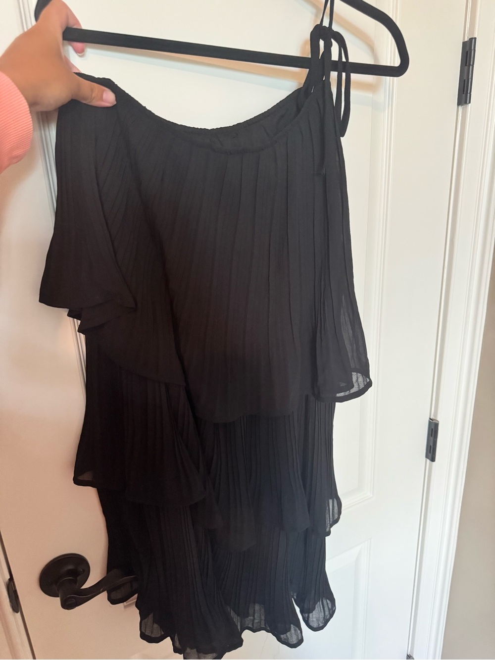 Elegant Black One-Shoulder Tiered Pleated Dress